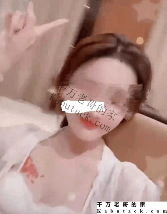 扶手女曝光：在迪拜被强奸，被强迫吸毒，差点被埋沙漠